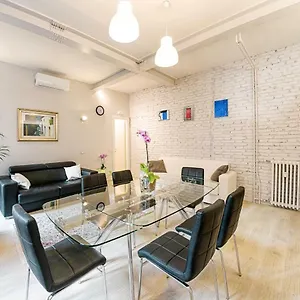 modern-apartment-near-colosseum.it-romehotels.com/
